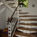 Habillage d'escalier métallique avec marches en noyer - 2